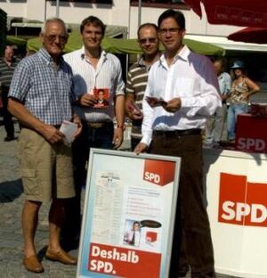 SPD-Landesvorsitzender Florian Pronold (MdB) mit Altbürgermeister Charly Riedler, Benjamin Lettl und Jürgen Hoffmeister 